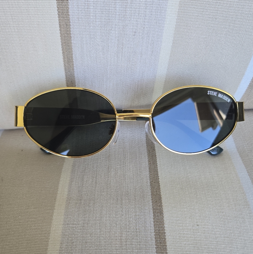 Steve Madden Oval Sunglasses Gold Metal Frame Black Lenses Retro Y2K Style - Picture 1 of 5